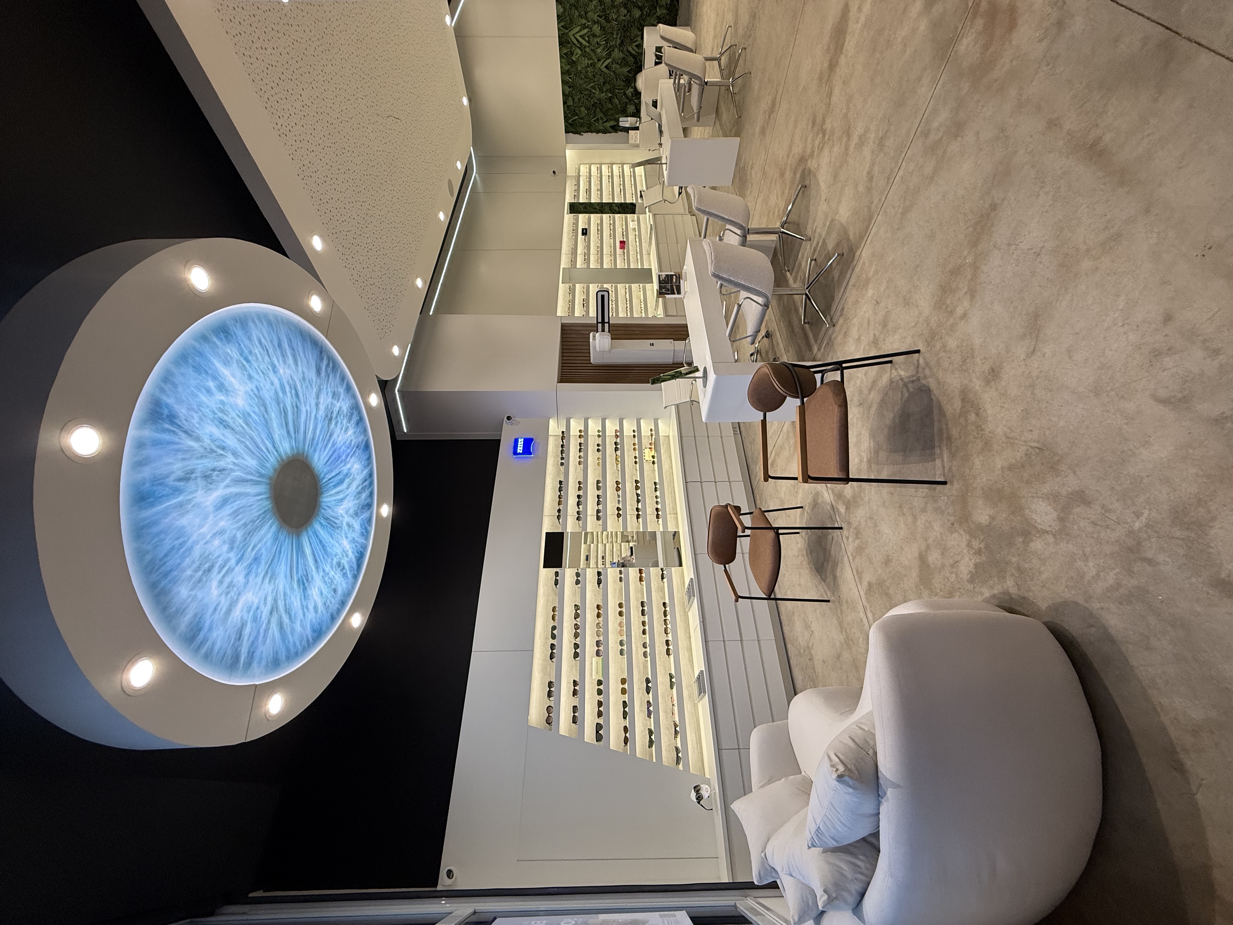 Entrada da loja Zeiss Vision Center Jaú